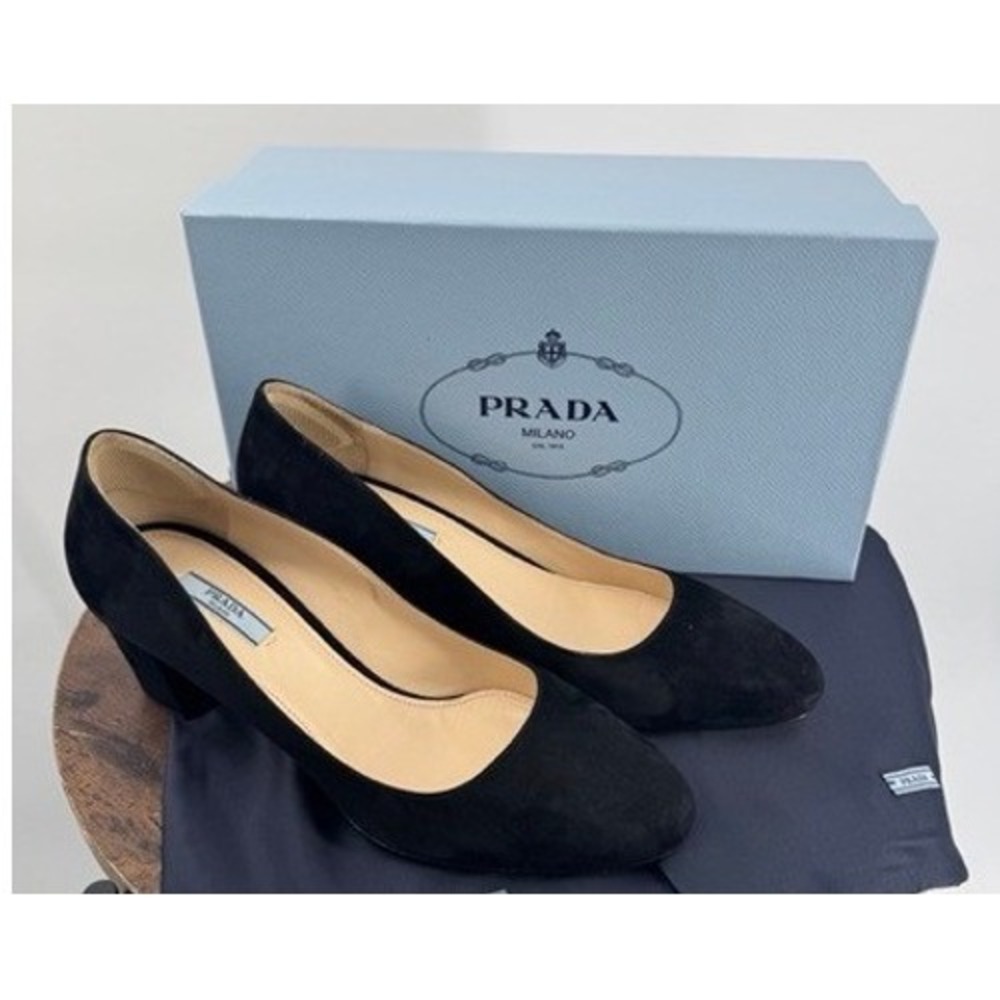 Prada Womens Black Suede Block Heel Round Toe Pumps Heels SZ 9 Capsule Classic